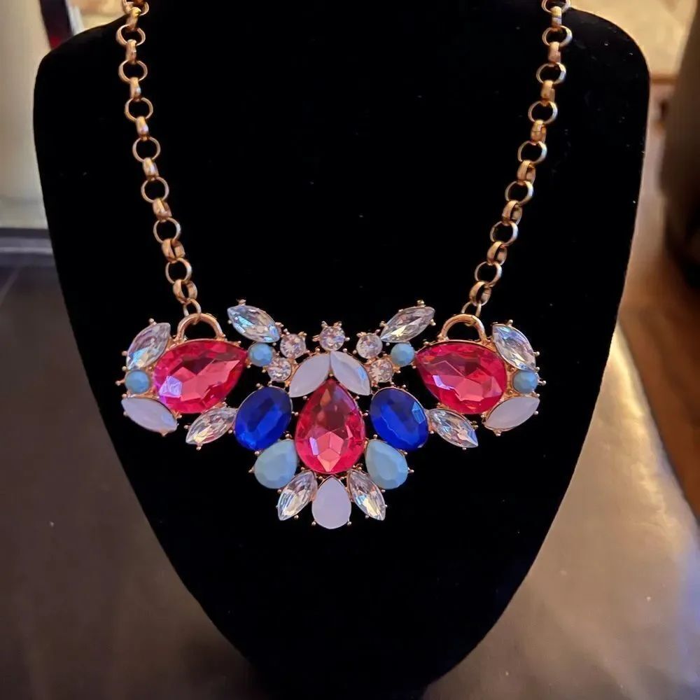 🌺 Beautiful & charming crystal necklace 🌺